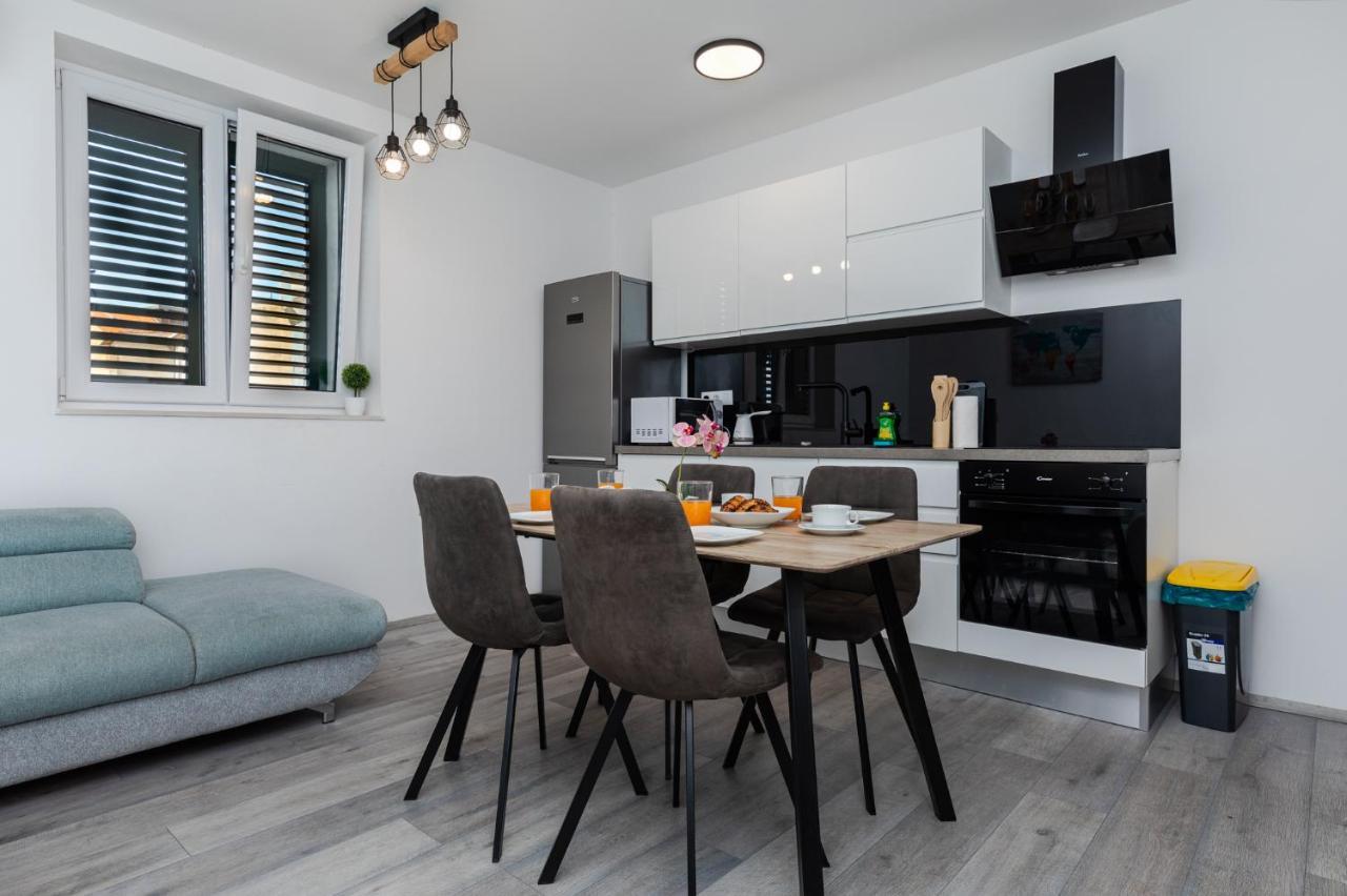 Apartment Viko Split Bagian luar foto